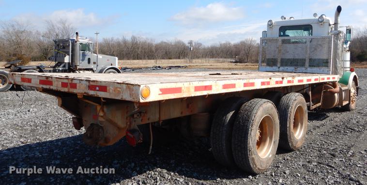 image for item FQ9637 1987 Peterbilt 587 flatbed truck