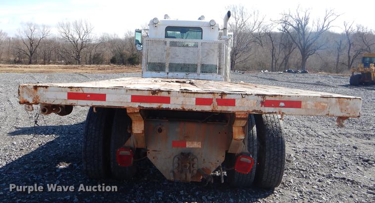 image for item FQ9637 1987 Peterbilt 587 flatbed truck