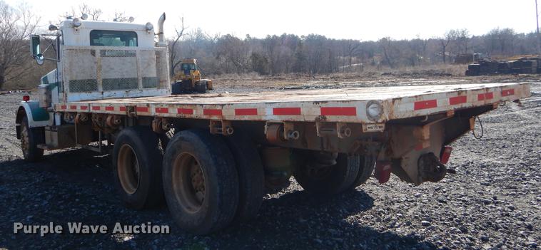 image for item FQ9637 1987 Peterbilt 587 flatbed truck