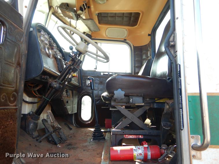 image for item FQ9637 1987 Peterbilt 587 flatbed truck