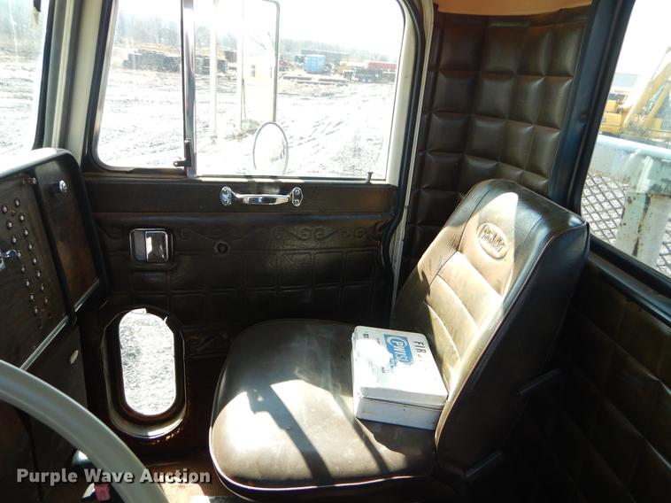 image for item FQ9637 1987 Peterbilt 587 flatbed truck