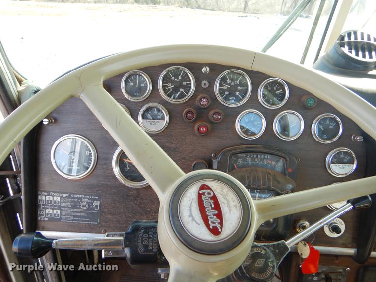 image for item FQ9637 1987 Peterbilt 587 flatbed truck