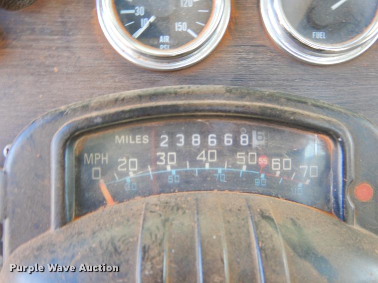 image for item FQ9637 1987 Peterbilt 587 flatbed truck