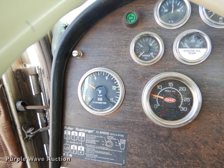 image for item FQ9637 1987 Peterbilt 587 flatbed truck