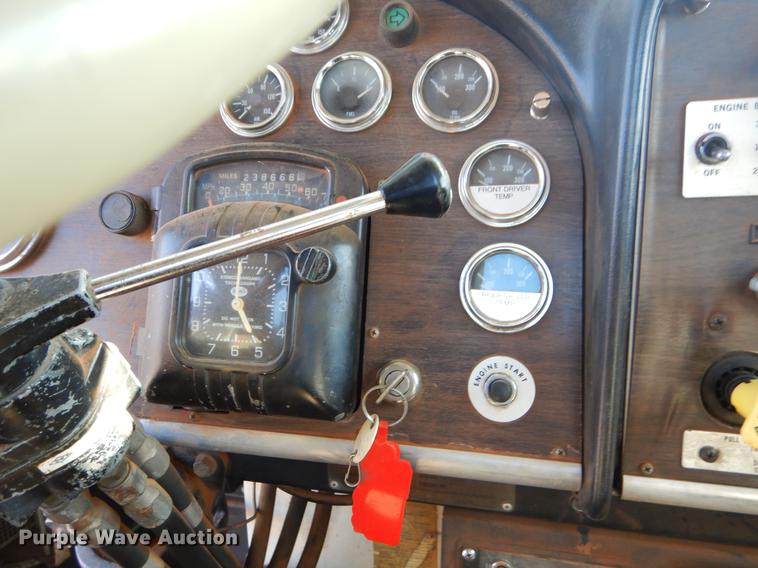 image for item FQ9637 1987 Peterbilt 587 flatbed truck