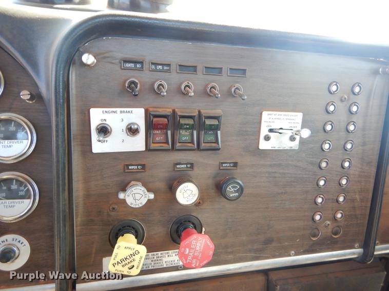 image for item FQ9637 1987 Peterbilt 587 flatbed truck