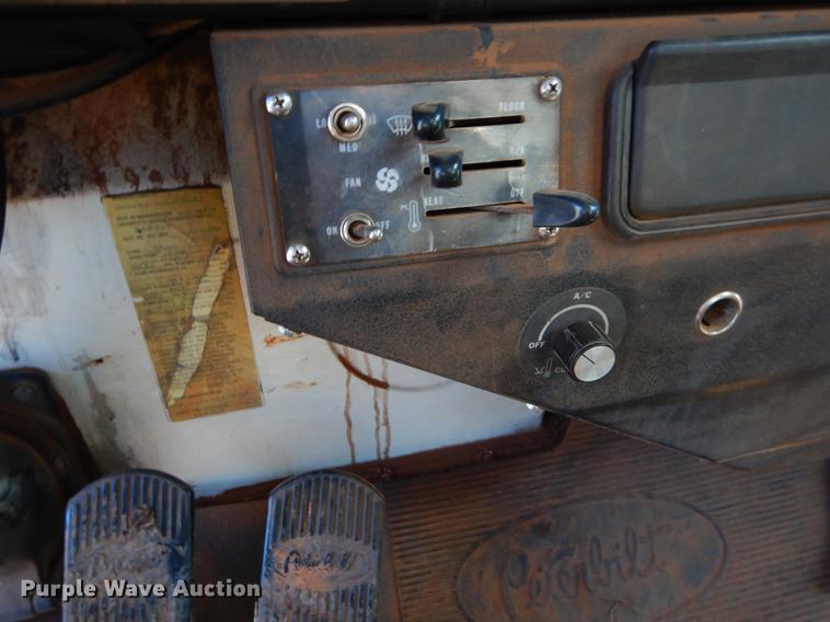 image for item FQ9637 1987 Peterbilt 587 flatbed truck