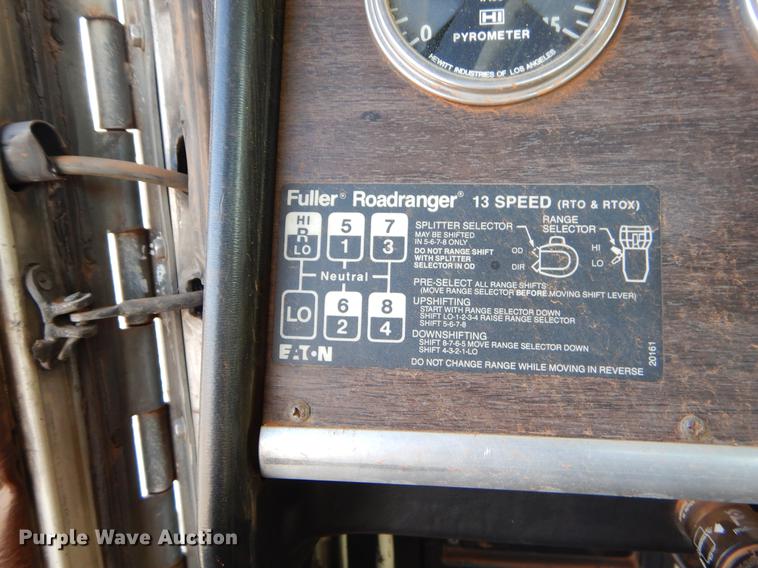 image for item FQ9637 1987 Peterbilt 587 flatbed truck