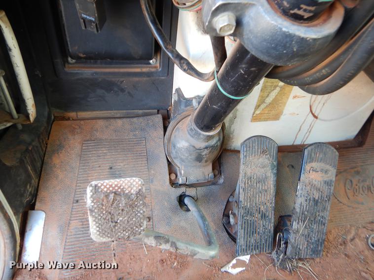 image for item FQ9637 1987 Peterbilt 587 flatbed truck