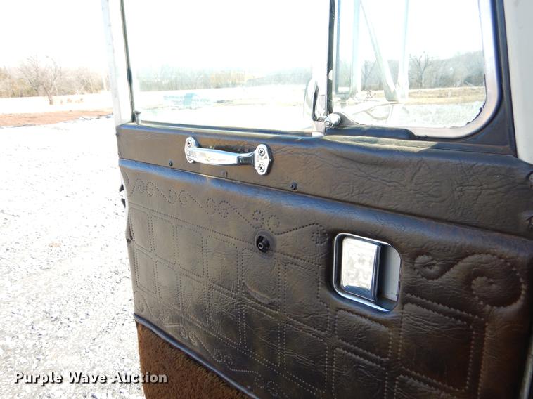 image for item FQ9637 1987 Peterbilt 587 flatbed truck