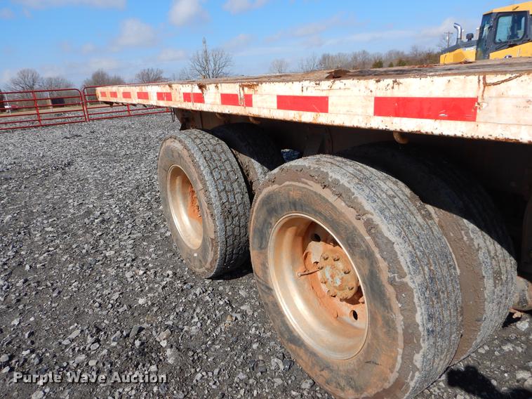 image for item FQ9637 1987 Peterbilt 587 flatbed truck