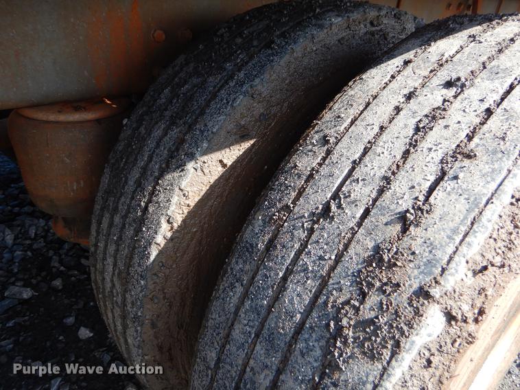 image for item FQ9637 1987 Peterbilt 587 flatbed truck