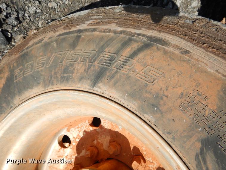 image for item FQ9637 1987 Peterbilt 587 flatbed truck