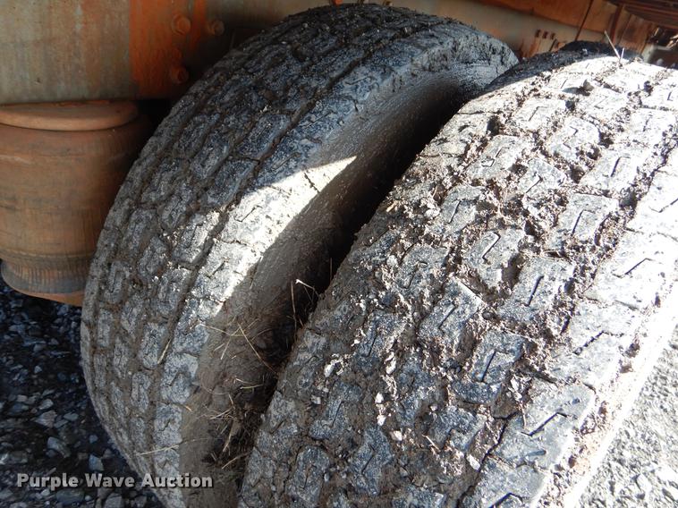 image for item FQ9637 1987 Peterbilt 587 flatbed truck