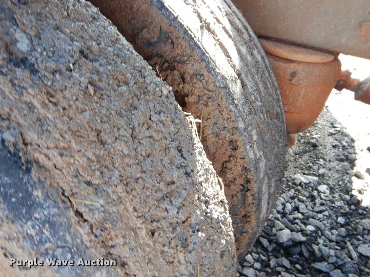 image for item FQ9637 1987 Peterbilt 587 flatbed truck