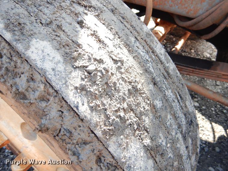 image for item FQ9637 1987 Peterbilt 587 flatbed truck