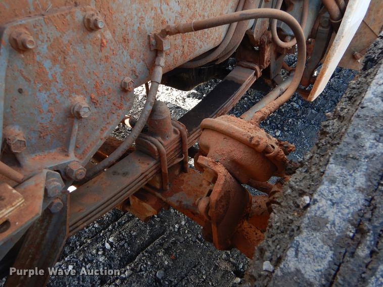 image for item FQ9637 1987 Peterbilt 587 flatbed truck