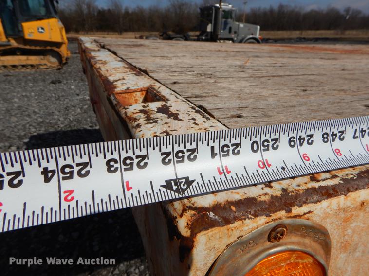 image for item FQ9637 1987 Peterbilt 587 flatbed truck