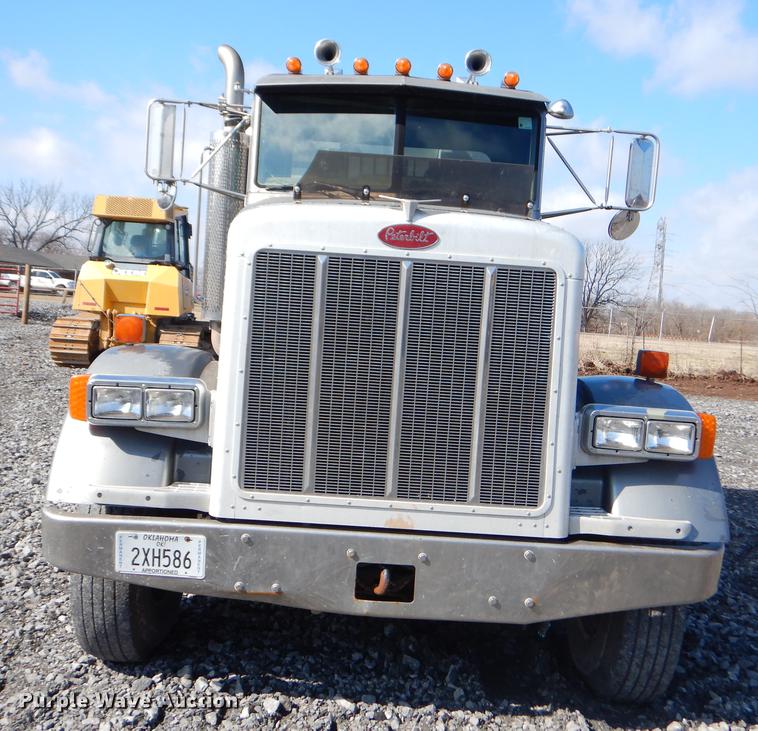 image for item FQ9639 2003 Peterbilt 378 semi truck