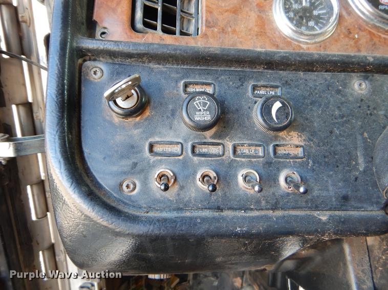 image for item FQ9639 2003 Peterbilt 378 semi truck