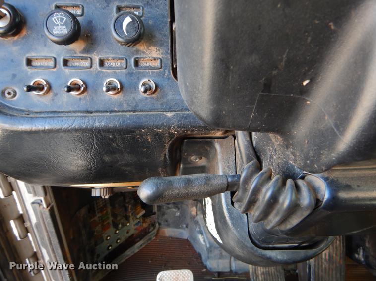 image for item FQ9639 2003 Peterbilt 378 semi truck