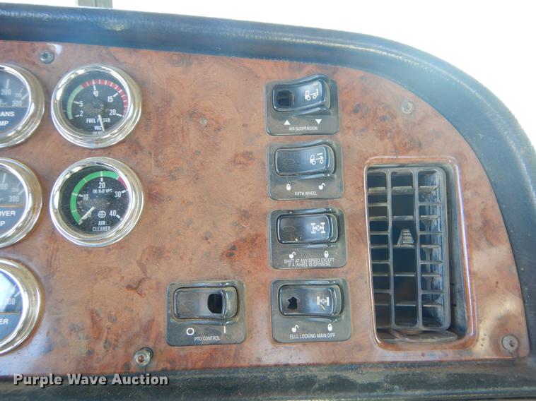 image for item FQ9639 2003 Peterbilt 378 semi truck