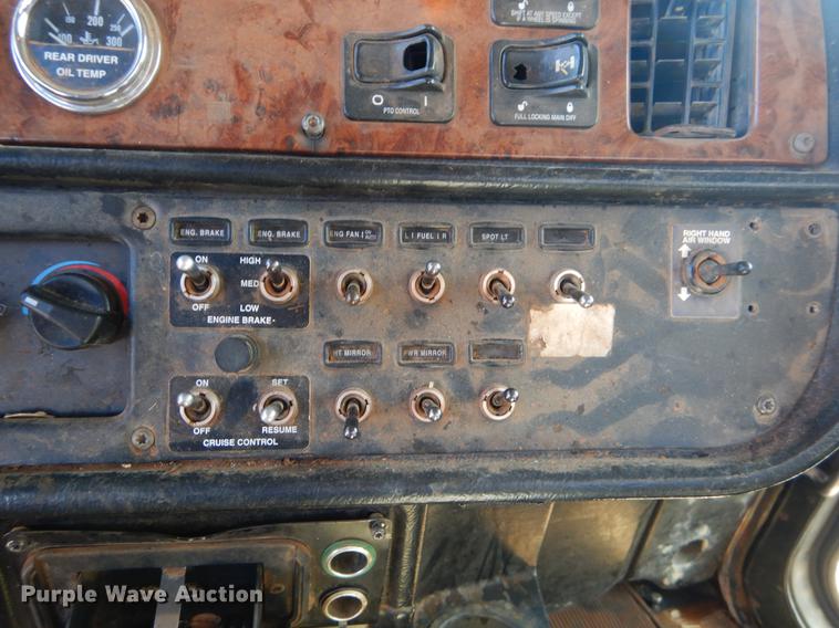 image for item FQ9639 2003 Peterbilt 378 semi truck