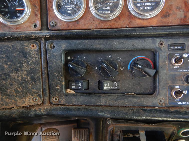 image for item FQ9639 2003 Peterbilt 378 semi truck