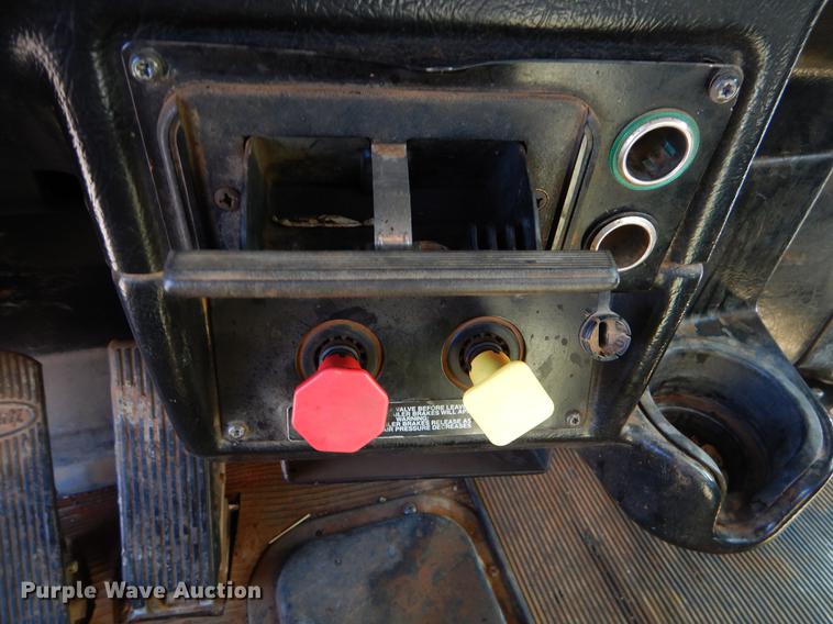 image for item FQ9639 2003 Peterbilt 378 semi truck