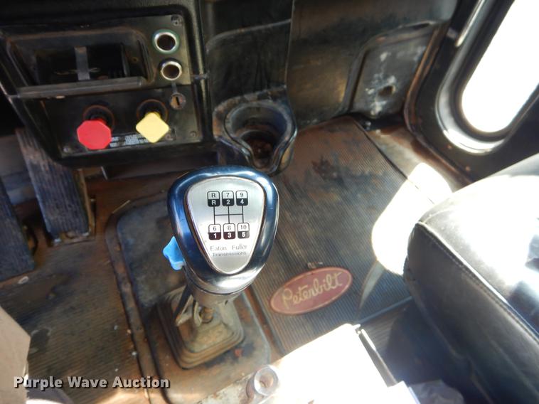image for item FQ9639 2003 Peterbilt 378 semi truck