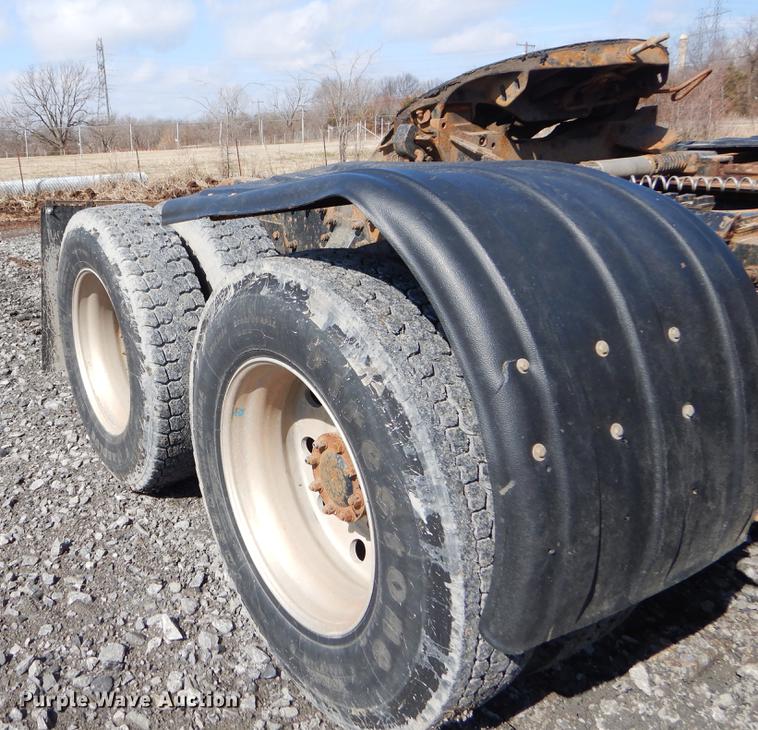 image for item FQ9639 2003 Peterbilt 378 semi truck