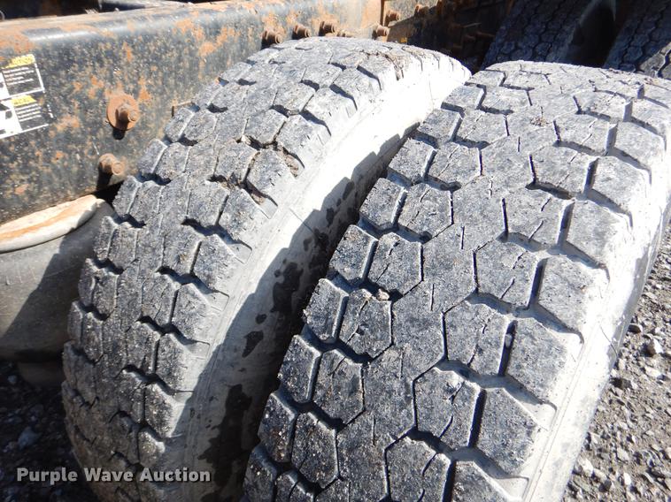 image for item FQ9639 2003 Peterbilt 378 semi truck