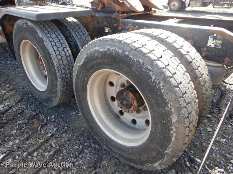 image for item FQ9639 2003 Peterbilt 378 semi truck