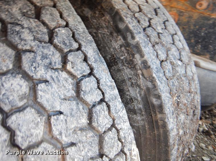 image for item FQ9639 2003 Peterbilt 378 semi truck