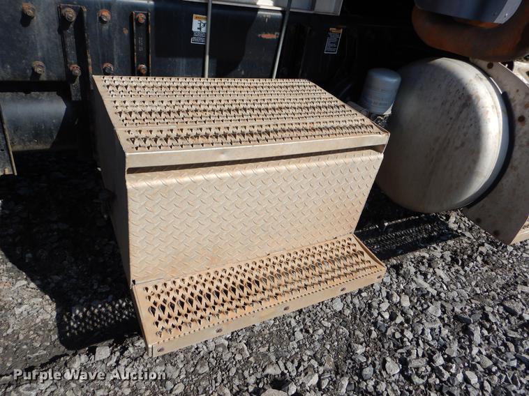 image for item FQ9639 2003 Peterbilt 378 semi truck