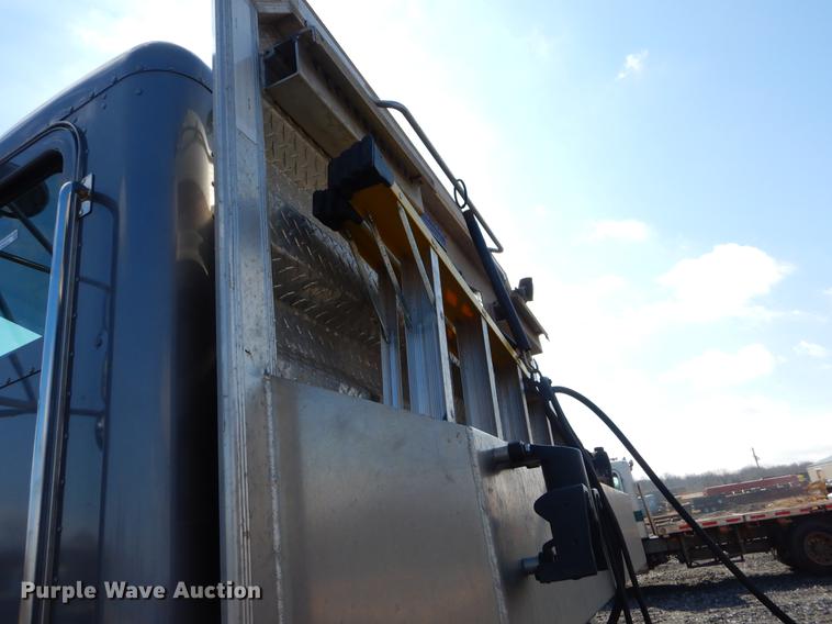 image for item FQ9639 2003 Peterbilt 378 semi truck