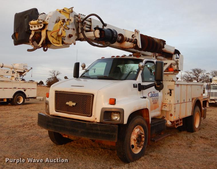 image for item FQ9641 2005 Chevrolet C7500 digger derrick truck