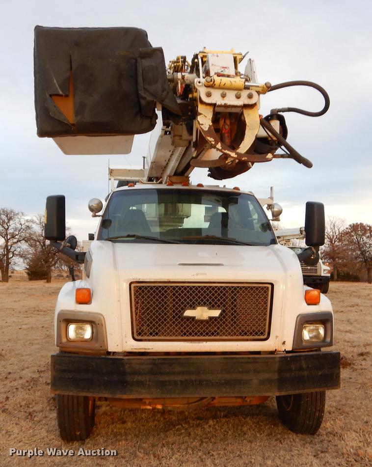 image for item FQ9641 2005 Chevrolet C7500 digger derrick truck