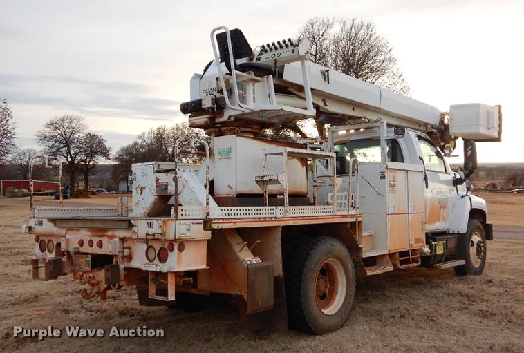 image for item FQ9641 2005 Chevrolet C7500 digger derrick truck