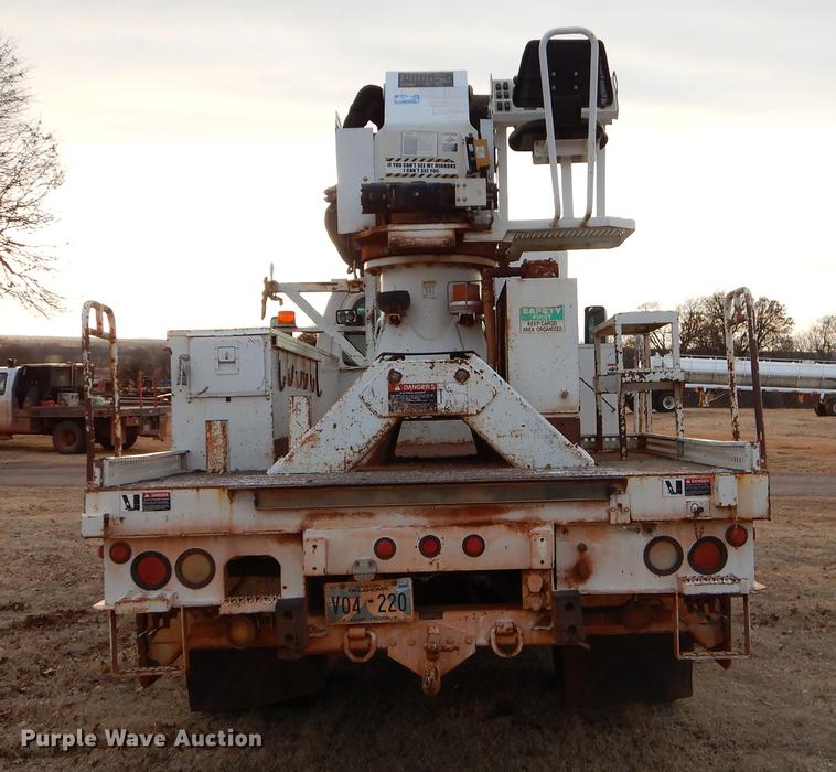 image for item FQ9641 2005 Chevrolet C7500 digger derrick truck