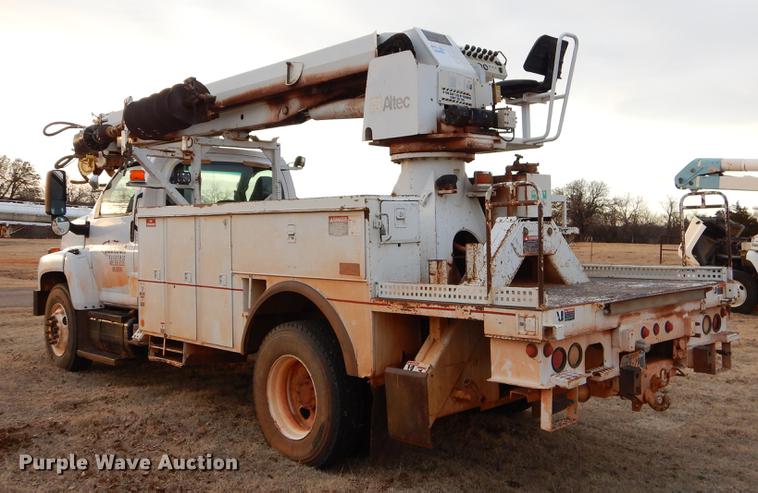 image for item FQ9641 2005 Chevrolet C7500 digger derrick truck
