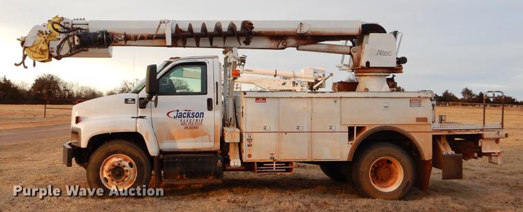 image for item FQ9641 2005 Chevrolet C7500 digger derrick truck