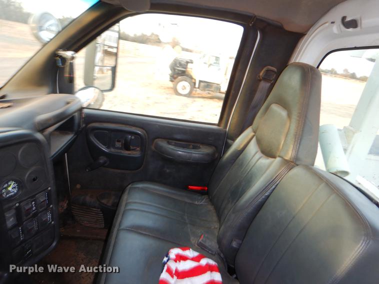 image for item FQ9641 2005 Chevrolet C7500 digger derrick truck