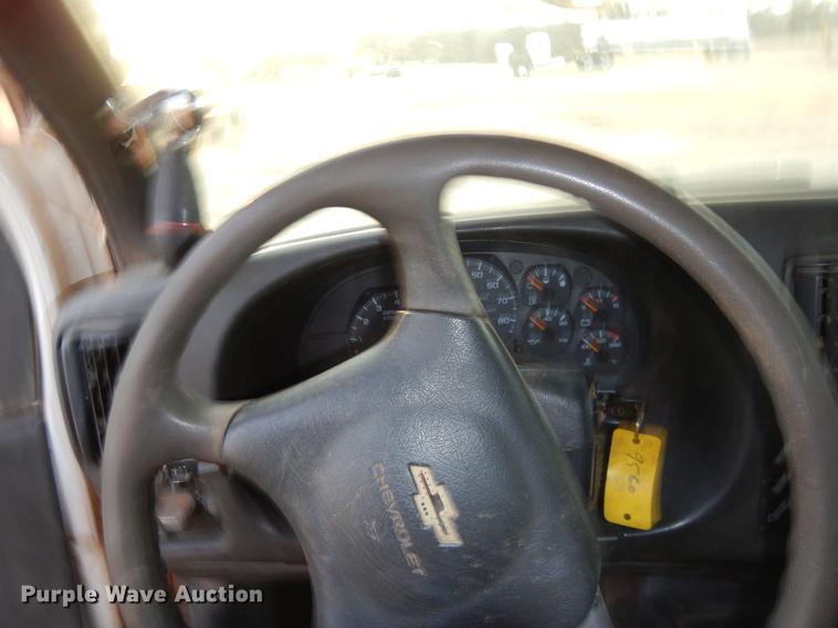 image for item FQ9641 2005 Chevrolet C7500 digger derrick truck