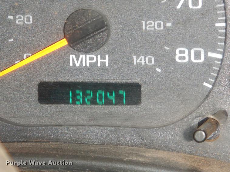 image for item FQ9641 2005 Chevrolet C7500 digger derrick truck