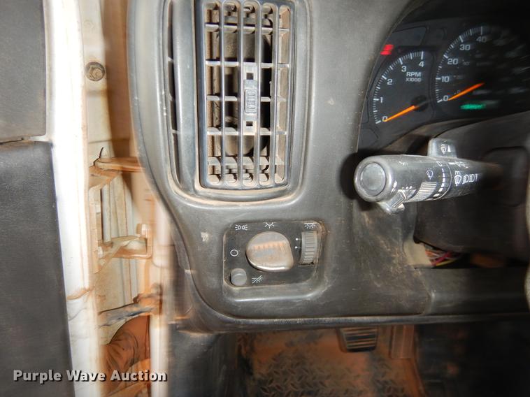 image for item FQ9641 2005 Chevrolet C7500 digger derrick truck