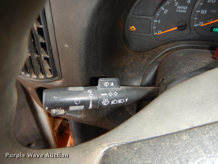 image for item FQ9641 2005 Chevrolet C7500 digger derrick truck