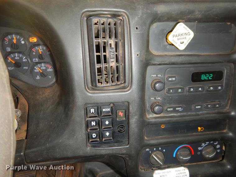 image for item FQ9641 2005 Chevrolet C7500 digger derrick truck