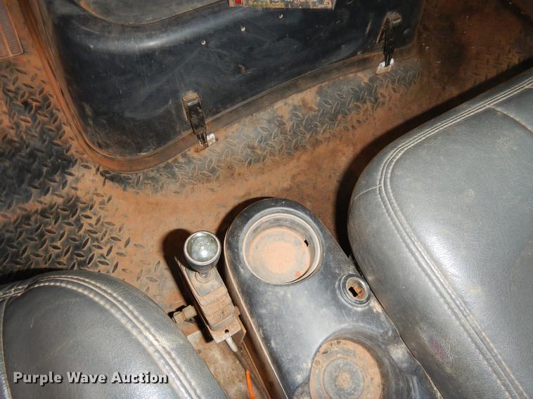 image for item FQ9641 2005 Chevrolet C7500 digger derrick truck