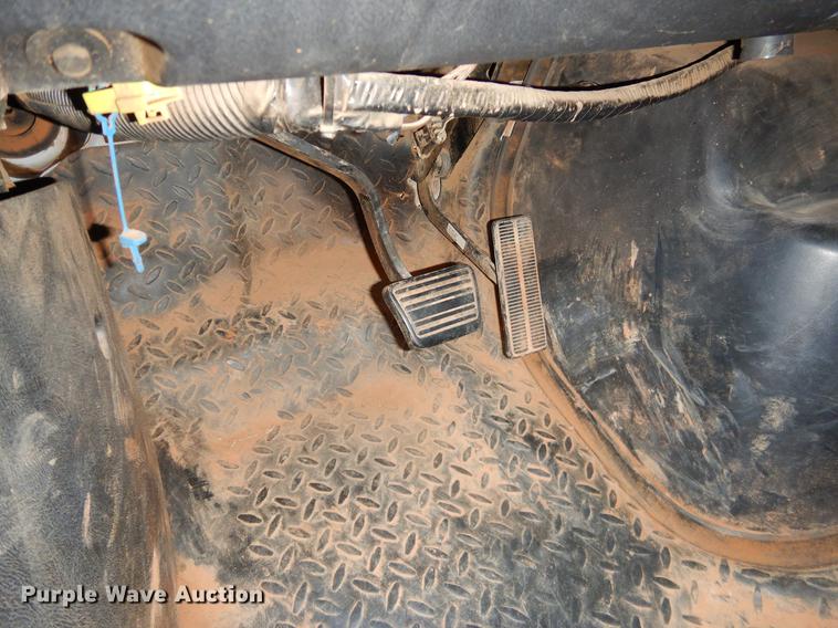 image for item FQ9641 2005 Chevrolet C7500 digger derrick truck